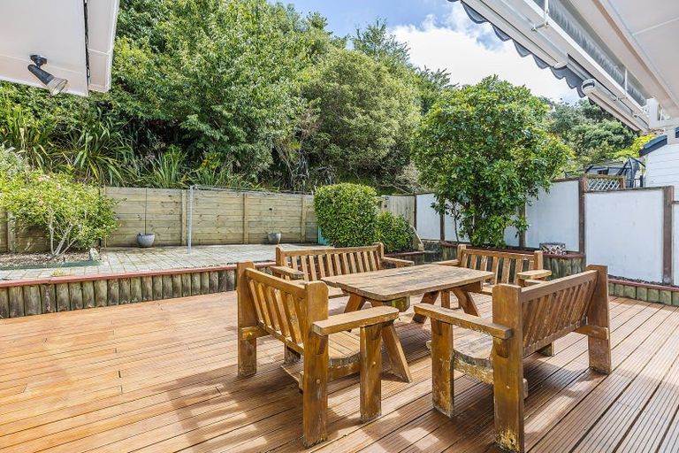 Photo of property in 16 Ordley Grove, Tawa, Wellington, 5028