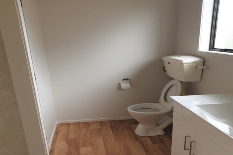 Photo of property in 7b Edgewater Parade, Waiuku, 2123