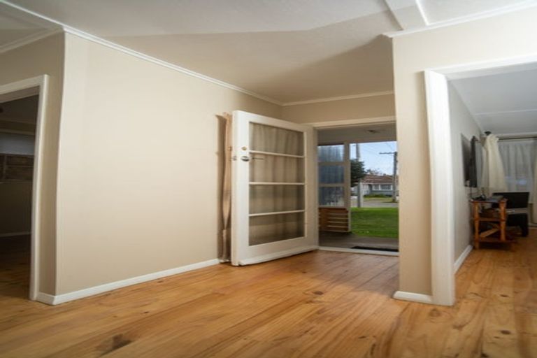 Photo of property in 16 Manchester Street, Patea, 4520