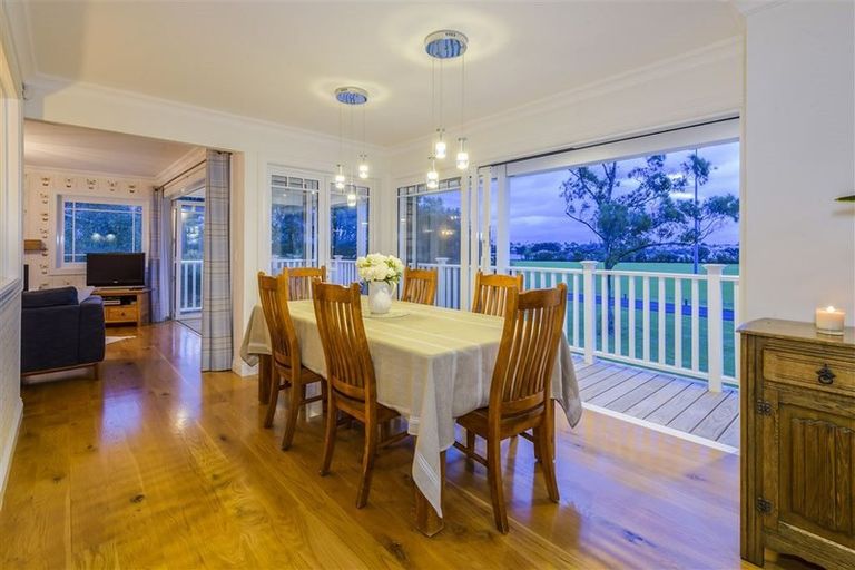 Photo of property in 48a Waterview Road, Stanley Point, Auckland, 0624