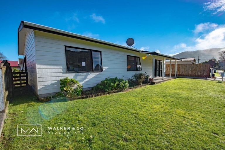 Photo of property in 1/1 Glenbrook Grove, Naenae, Lower Hutt, 5011