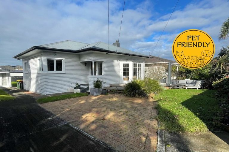 Photo of property in 20 Alberta Street, Point Chevalier, Auckland, 1022