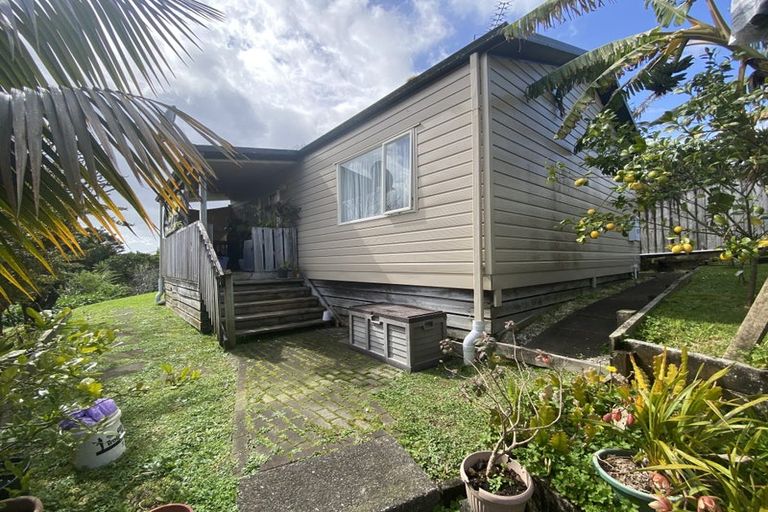 Photo of property in 35 Rua Road, Glen Eden, Auckland, 0602