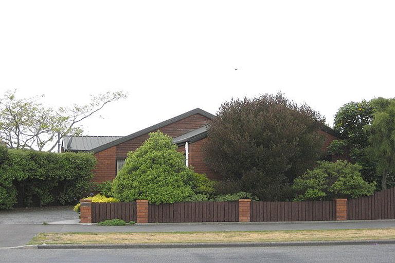 Photo of property in 2/170 Queenspark Drive, Parklands, Christchurch, 8083
