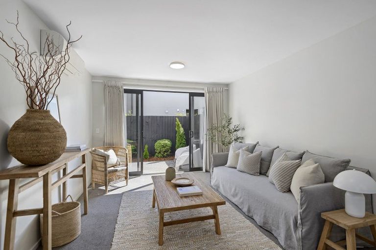 Photo of property in 2/21 Hills Road, Edgeware, Christchurch, 8013