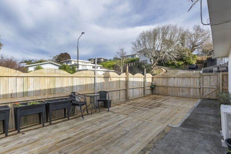 Photo of property in 6 Fairview Place, Westown, New Plymouth, 4310