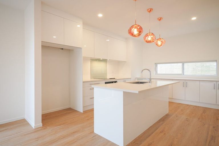 Photo of property in 5/10 Tirimoana Road, Te Atatu South, Auckland, 0602