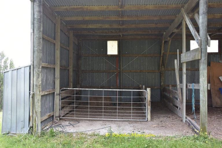 Photo of property in 69 Matakohe Wharf Road, Matakohe, 0593