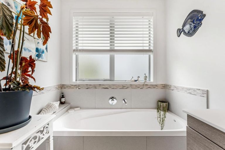 Photo of property in 11 Kelly Greens, Silverdale, 0932