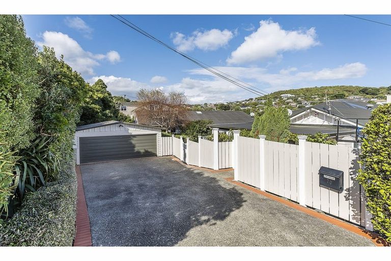 Photo of property in 20 Lucknow Terrace, Khandallah, Wellington, 6035