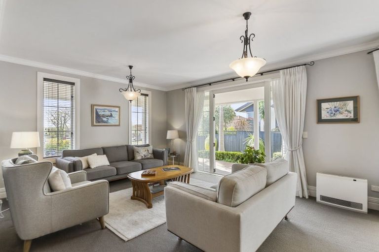 Photo of property in 17 Willowbank Close, East Tamaki Heights, Auckland, 2016