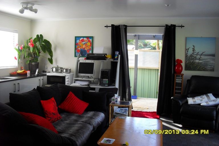 Photo of property in 11 Sandys Parade, Laingholm, Auckland, 0604