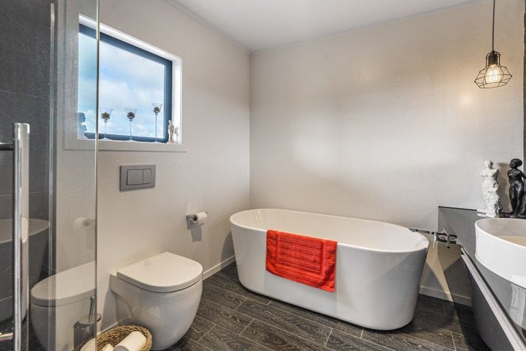 Photo of property in 24a Balmain Road, Chatswood, Auckland, 0626