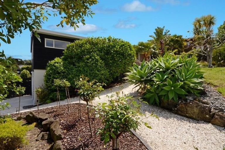 Photo of property in 1/1 Heathglen Place, Bayview, Auckland, 0629