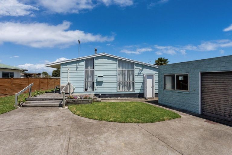 Photo of property in 14 Hinau Place, Edgecumbe, 3120