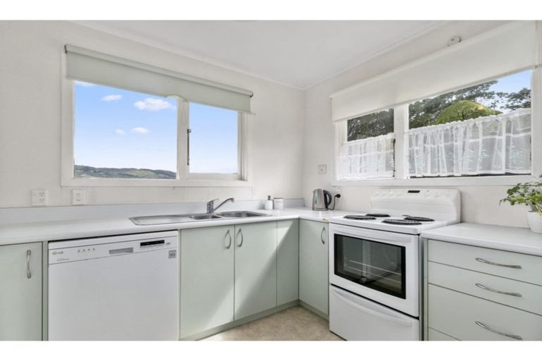 Photo of property in 19 Summit Road, Fairfield, Lower Hutt, 5011