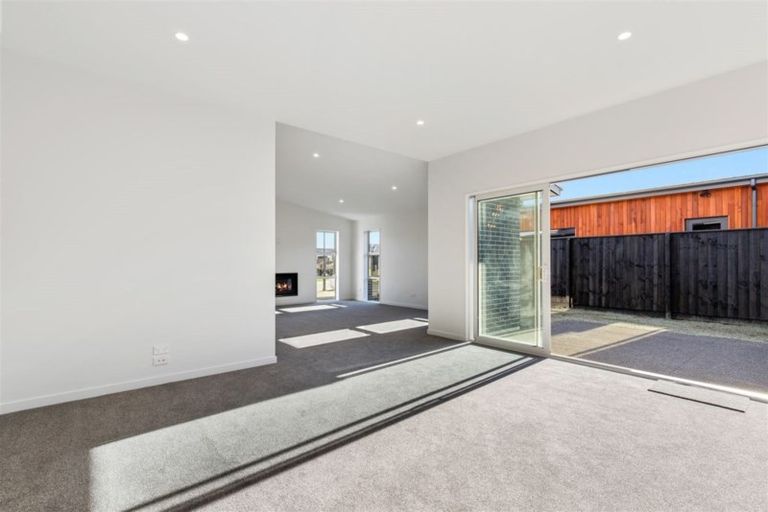 Photo of property in 11 Lewis Close, Rangiora, 7400