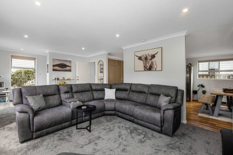 Photo of property in 107 Kenmore Street, Newlands, Wellington, 6037