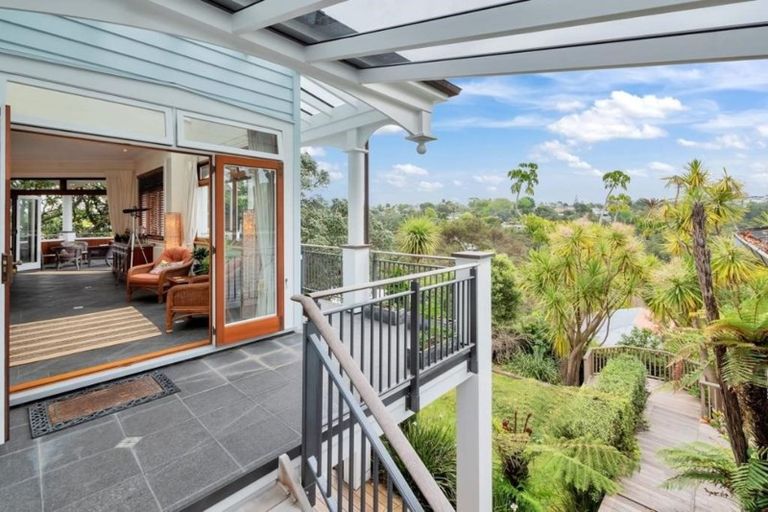 Photo of property in 49 Seaview Avenue, Northcote, Auckland, 0627