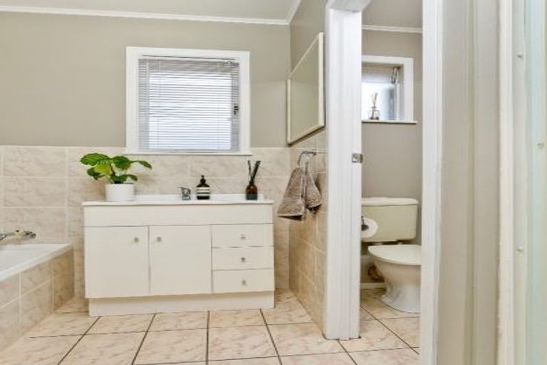 Photo of property in 96 Archers Road, Glenfield, Auckland, 0629