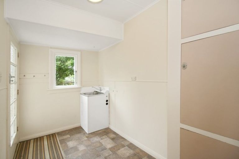 Photo of property in 34 Tarahua Road, Vogeltown, New Plymouth, 4310