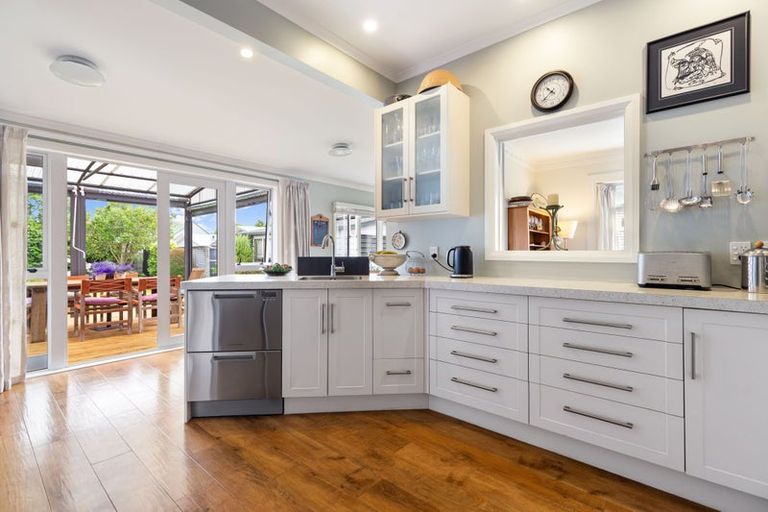 Photo of property in 11 Manapouri Crescent, Hokowhitu, Palmerston North, 4410