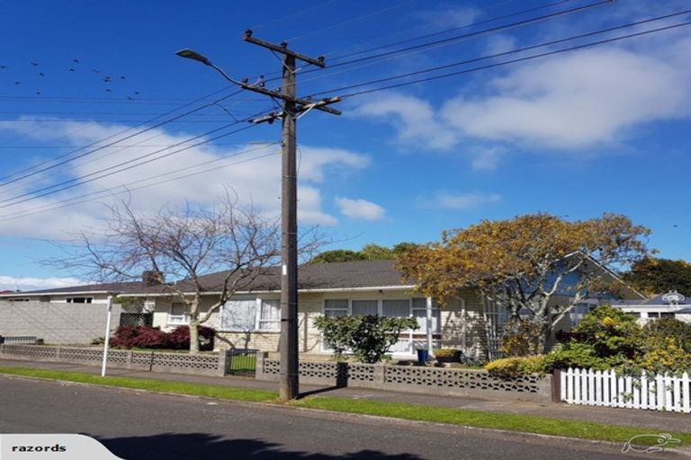 Photo of property in 2a Kauri Street, Merrilands, New Plymouth, 4312