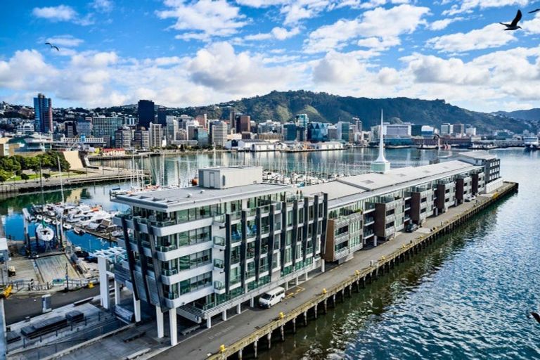 Photo of property in Clyde Quay Wharf, 1a/7 Clyde Quay Wharf, Te Aro, Wellington, 6011