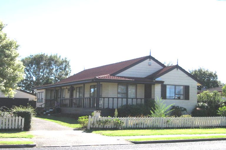 Photo of property in 52 Hutchinsons Road, Bucklands Beach, Auckland, 2014