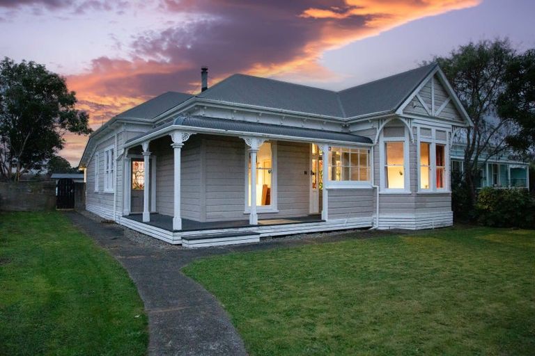 Photo of property in 16 Ross Street, Woodville, 4920