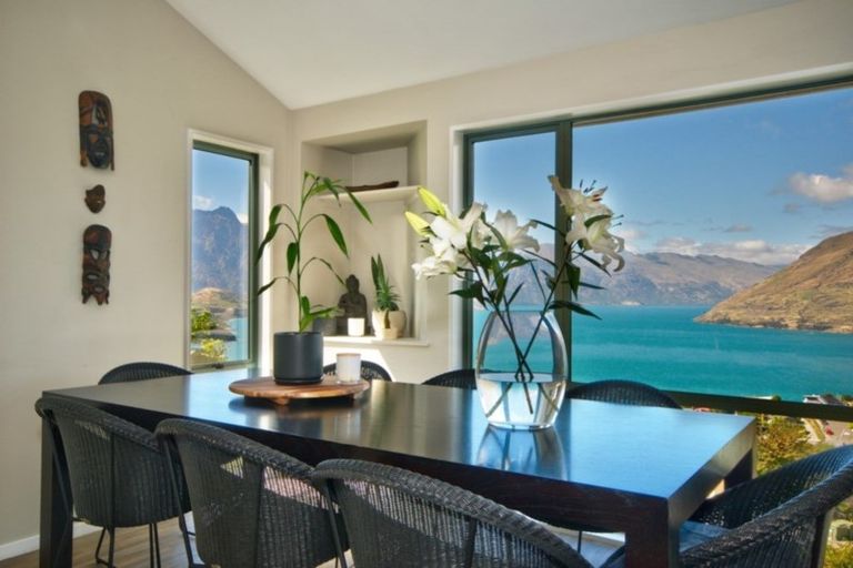 Photo of property in 10a Caples Place, Fernhill, Queenstown, 9300