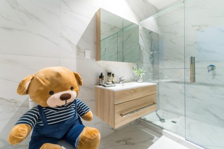 Photo of property in 25 Toanui Road, Hobsonville, Auckland, 0616