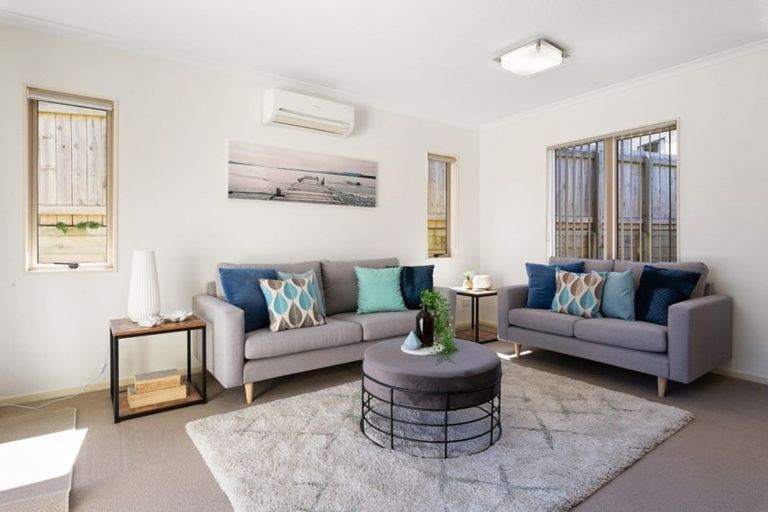 Photo of property in 6 Cresswell Place, Johnsonville, Wellington, 6037