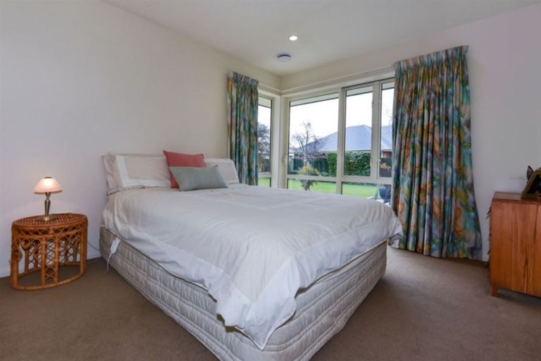 Photo of property in 8 Napoleon Close, Harewood, Christchurch, 8051