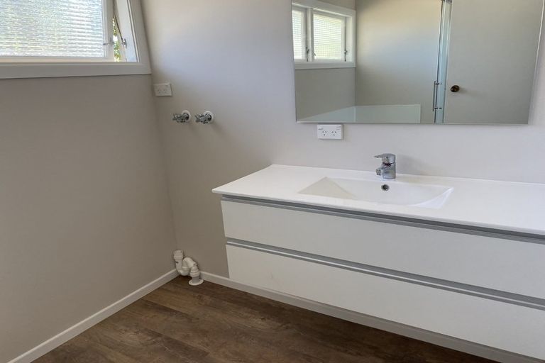 Photo of property in 15 Pekanga Road, Normandale, Lower Hutt, 5010