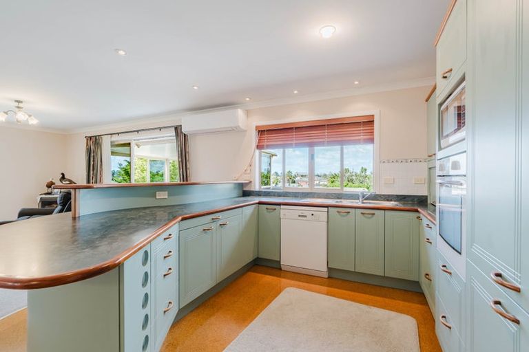 Photo of property in 82 Rototuna Road, Rototuna, Hamilton, 3210