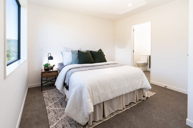 Photo of property in 84 Ara Paiwhenua, Tawa, Wellington, 5028