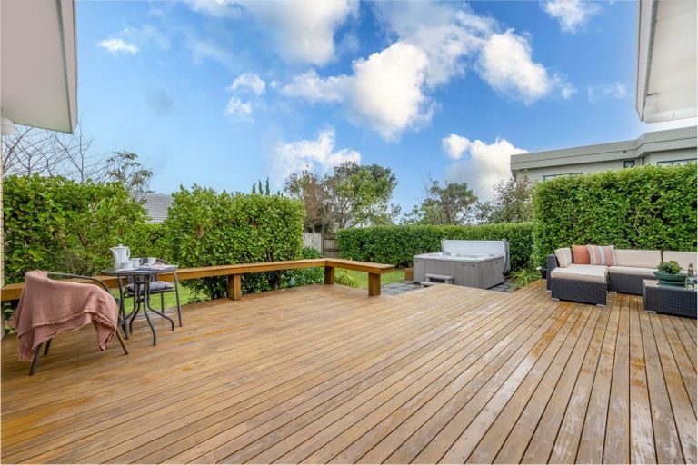 Photo of property in 18 Matterhorn Crescent, Northpark, Auckland, 2013