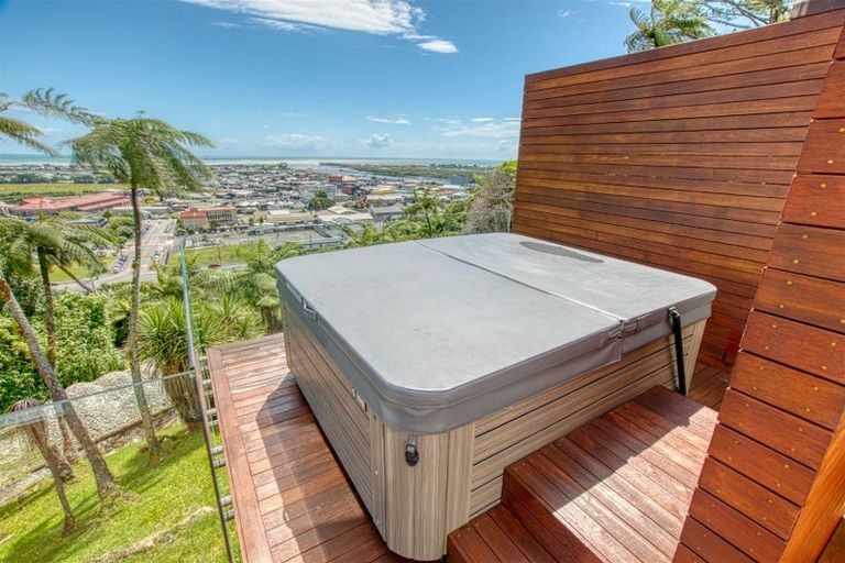 Photo of property in 41 Puketahi Street, Greymouth, 7805