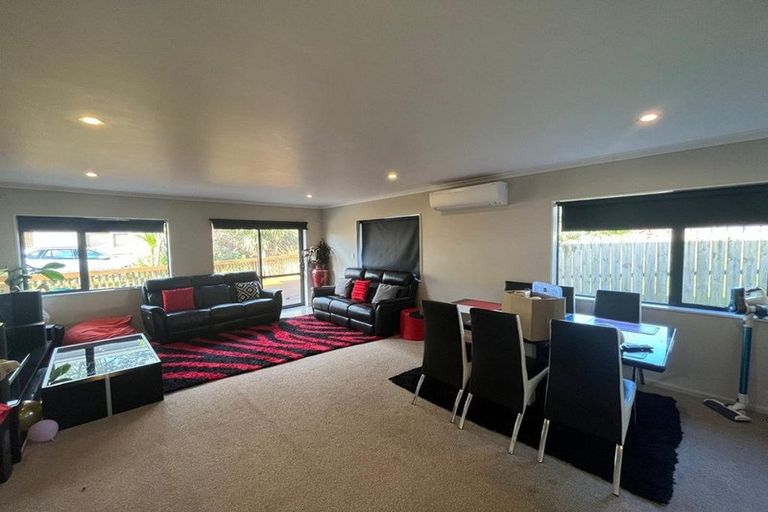 Photo of property in 19a Kelwyn Road, Kelston, Auckland, 0602