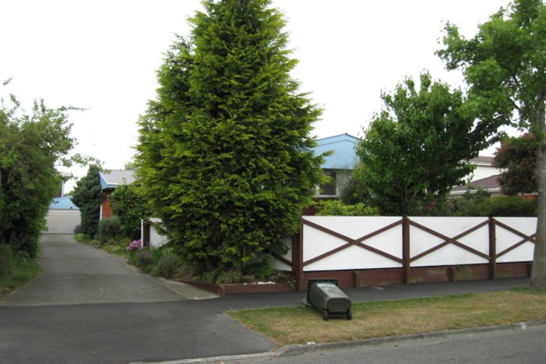Photo of property in 32 Whitby Street, Burnside, Christchurch, 8053