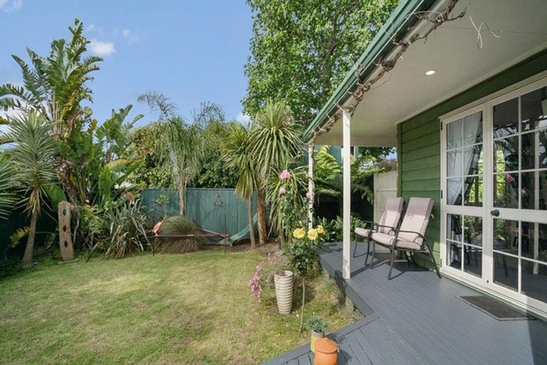 Photo of property in 11 Rifleman Rise, Unsworth Heights, Auckland, 0632