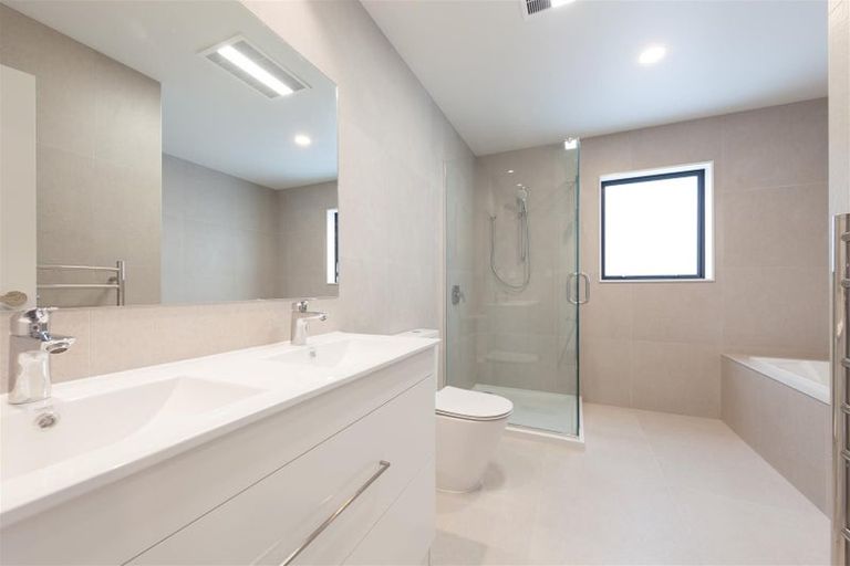 Photo of property in 8 Paparahi Place, Wainui, 0992