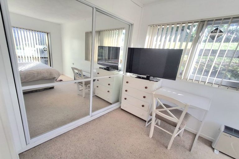 Photo of property in 10 Cyclarama Crescent, Massey, Auckland, 0614
