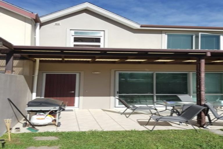 Photo of property in 9e Clearwater Cove, West Harbour, Auckland, 0618