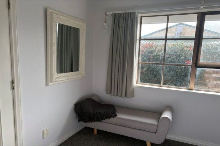 Photo of property in 16 Richmond Avenue, Waikanae, 5036
