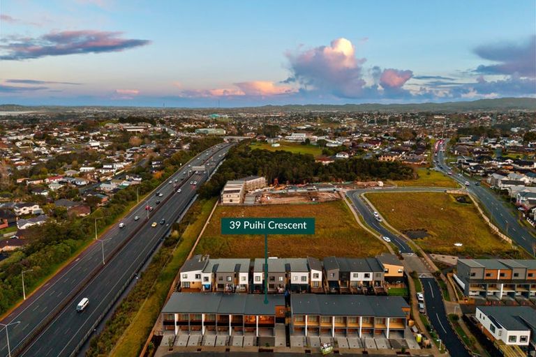 Photo of property in 43 Puihi Crescent, Massey, 0614