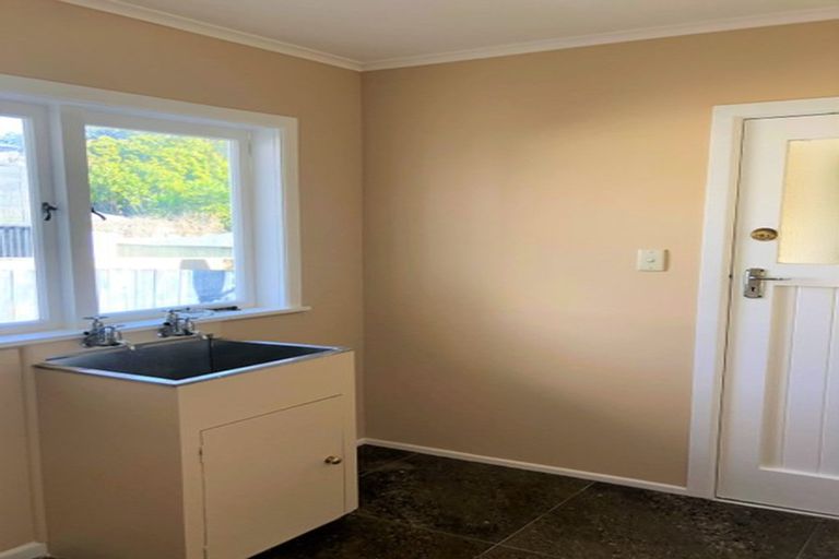 Photo of property in 213 Sturges Road, Henderson, Auckland, 0612