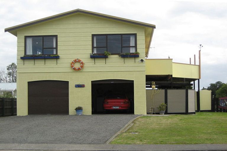 Photo of property in 12 Gordon Road, Te Awanga, 4102