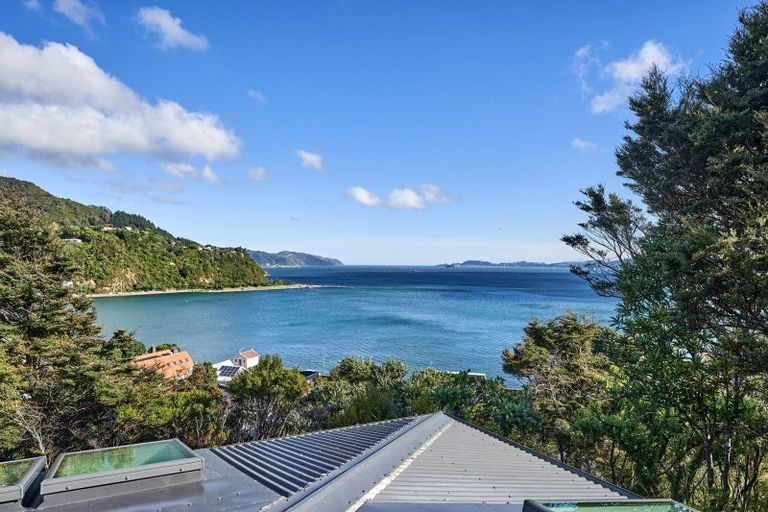 Photo of property in 21 Dillon Street, Lowry Bay, Lower Hutt, 5013